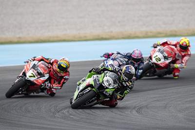 Toprak Razgatlioglu (54) überholte Davies (7), Lowes (22) und Fores (12)