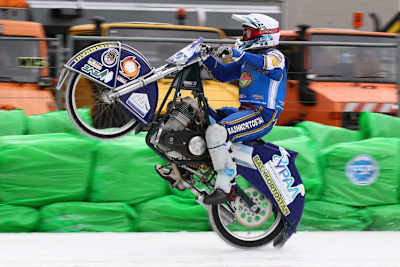 Nikolai Krasnikov feiert seinen sechsten russischen Titel