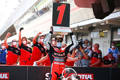 Chaz Davies gewann sein zweites Rennen mit der Ducati Panigale V4R