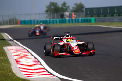 Mick Schumacher vor Nobuharu Matsushita