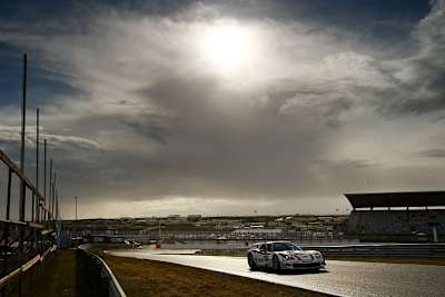 Super GT-Renner, wie die Corvette Z06, vor traumhafter Strand-Kulisse: Beides gibt es dieses Wochenende beim ADAC GT Masters in Zandvoort