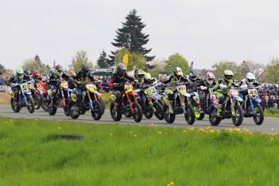Das Startfeld der Supermoto-DM ist prall gefüllt