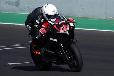 Randy Krummenacher auf der Ducati 955 V2