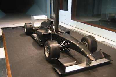 Der F1-Lola MB01 im Windkanal