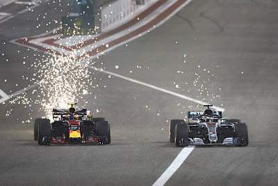 Max Verstappen greift Lewis Hamilton an