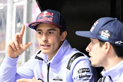 Auch wenn es Alex Marquez (re.) anders sieht: Bruder Marc gibt bei Gresini den Ton an