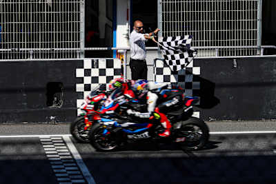 Im Sprintrennen wurde Toprak auf der Ziellinie von Nicolo Bulega auf der Ducati geschlagen