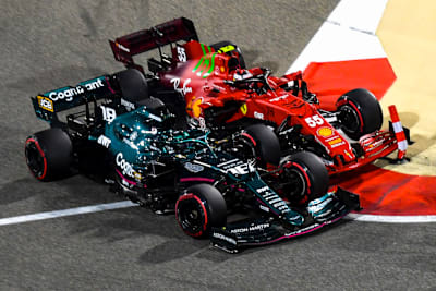 Carlos Sainz presst sich an Lance Stroll vorbei