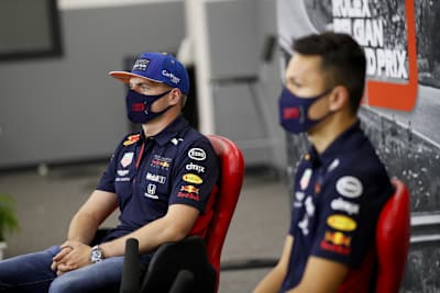 Max Verstappen und Alex Albon