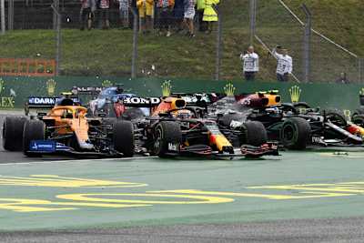 In Ungarn hat es in Kurve eins geknallt