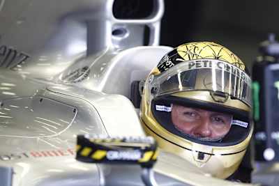 Schumi mit seinem goldenen Helm