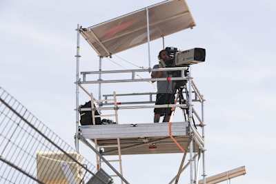 Fast 200 Fachleute für die Live-Übertragung entsendet die Dorna für jedes Rennen