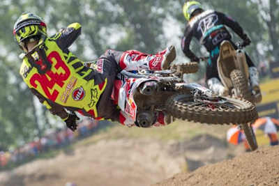 Tim Gajser profitiert - wie hier in Mantova - von seiner exzellenten Scrubbing-Technik 