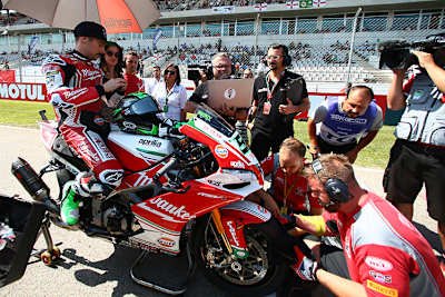 Polesetter Eugene Laverty wird auf Startplatz 10 verbannt