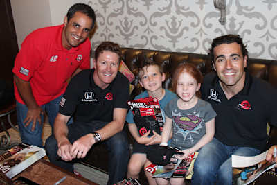 Juan Pablo Montoya (links) mit Scott Dixon und Dario Franchitti (rechts) 