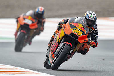 KTM-Werksfahrer Pol Espargaro (vorne) wurde Siebter