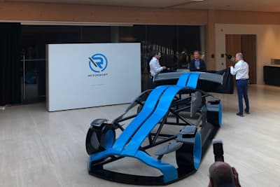 Das Kunstmodell des Aston Martin