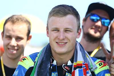 Patrick Hobelsberger (Mitte)