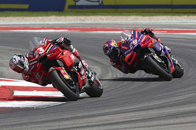 Gestatten, Platz 1 und 2 in der WM: Enea Bastianini ist – anders als auf diesem Bild – erster Verfolger von Jorge Martín.