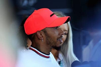 Lewis Hamilton ist sich sicher: Um einen Sieg in Singapur einzufahren, braucht er Glück