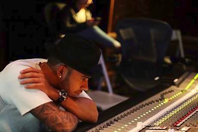 Lewis Hamilton im Tonstudio