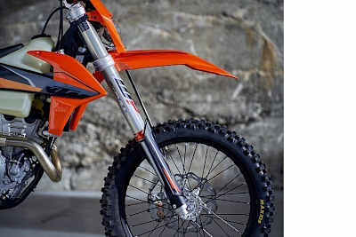 WP XPLOR PRO 7448 Air Fork: Hochwertige Lösungen für anspruchsvolle Fahrer sind in dieser 48er Gabel verbaut