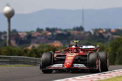 Carlos Sainz blieb im ersten Training der Schnellste