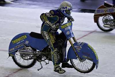 Bevor Bauer GM fährt, muss der Rahmen angepasst werden