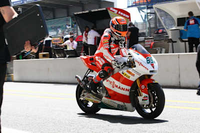 Nur in der Boxengasse hatte Bradl niemanden in seinem Windschatte