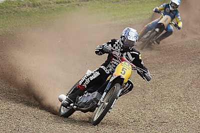 Matthias Kröger vor Bergring-König Enrico Janoschka