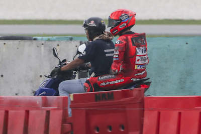 Marc Marquez kommt nicht immer mit seinem Motorrad an die Box zurück