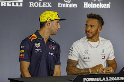 Daniel Ricciardo und Lewis Hamilton