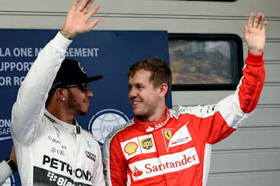 Lewis Hamilton mit Sebastian Vettel