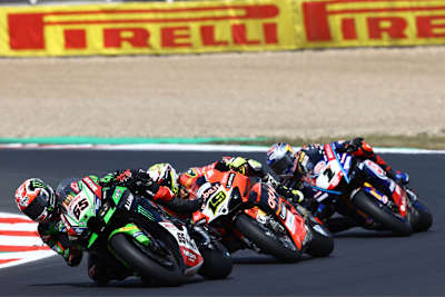 Fast immer eng beisammen: Johnny Rea (65), Alvaro Bautista (19) und Toprak Razgatlioglu