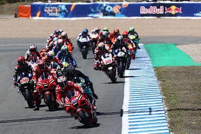 Jack Miller (43) führte gleich nach dem Start