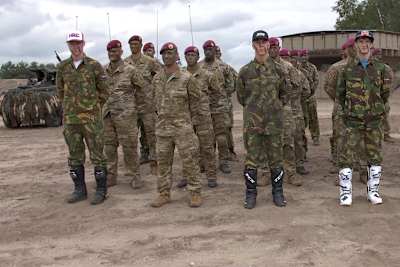 Die Motocross-Stars sind erst auf den zweiten Blick zu erkennen