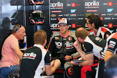 Stefan Bradl mit dem Aprilia-Team