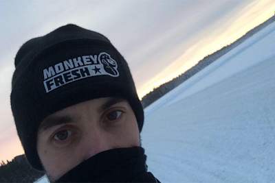 Im Eisspeedway muss sich Jasper Iwema warm anziehen