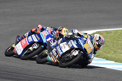 Phililipp Öttl (65) vor Marco Bezzecchi (beide KTM)