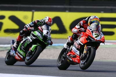 Seltenes Bild 2017: Chaz Davies vor Jonathan Rea