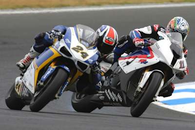 Troy Corser (re.) gibt alles für eine schnelle Runde