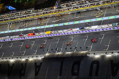 Sergio Pérez gab die dritte Position hinter Charles Leclerc und Max Verstappen erst nach dem Restart an Carlos Sainz zurück