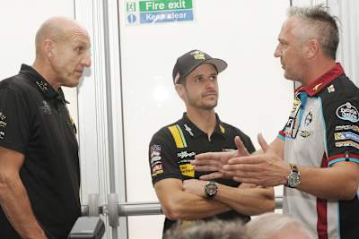 In Silverstone: Lüthi-Manager Dani Epp, Tom Lüthi und Marc-VDS-Teamchef Bartholemy