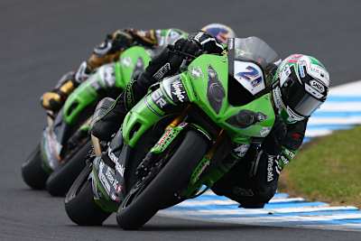 Ein Sinnbild: Randy Krummenacher vor Kenan Sofuoglu