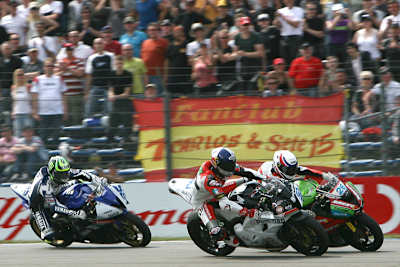 Laverty gegen Lascorz (26) und Crutchlow (35)