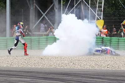 Lorenzos Motor Nummer 3 geht in Rauch auf