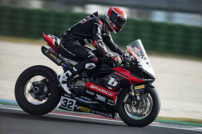 Oli Bayliss auf der Ducati 955 V2