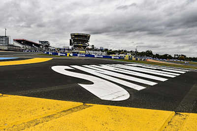 Die Tribünen des Circuit Bugatti bleiben beim MotoGP-Rennen leer