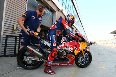 Stefan Bradl lässt an der Cosworth-Elektronik nicht viel Gutes