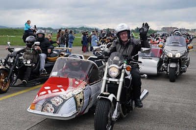Für viele beeinträchtigte Menschen ein Höhepunkt: Ausfahrt mit Seitenwagen und Trikes am Love Ride